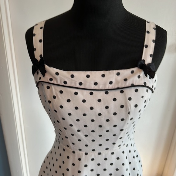Adorable Dress-Small- White with Black Polka Dots & Bow-Great Preowned Condition - Picture 2 of 14